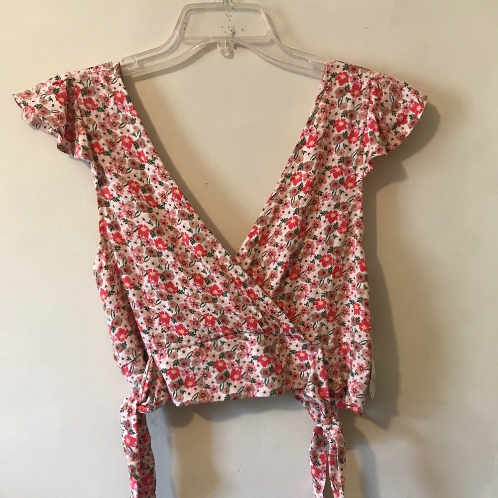NEW NWT Altar’d State Floral Print Wrap Crop Top. Medium